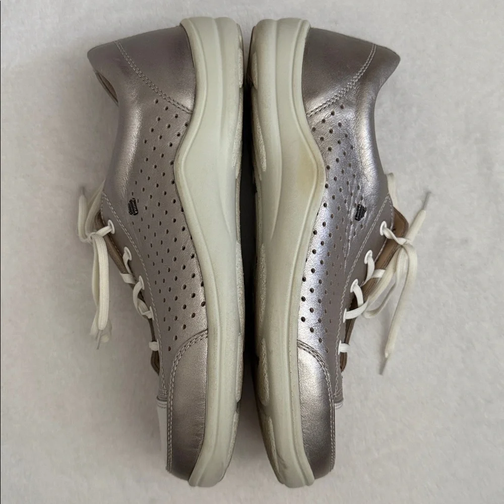 Finn Comfort | Charlotte Perforated Leather Sneaker Silver/White (EU 41/US 10) - Picture 13 of 15